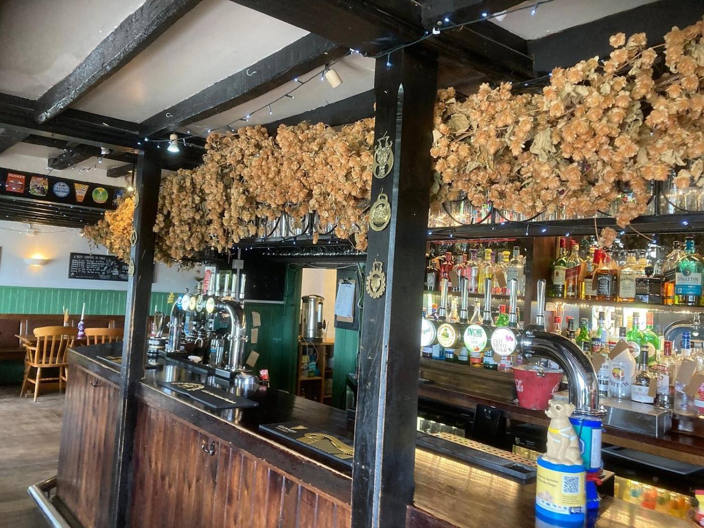 The Flying Horse Inn Boughton Aulph ภายนอก รูปภาพ