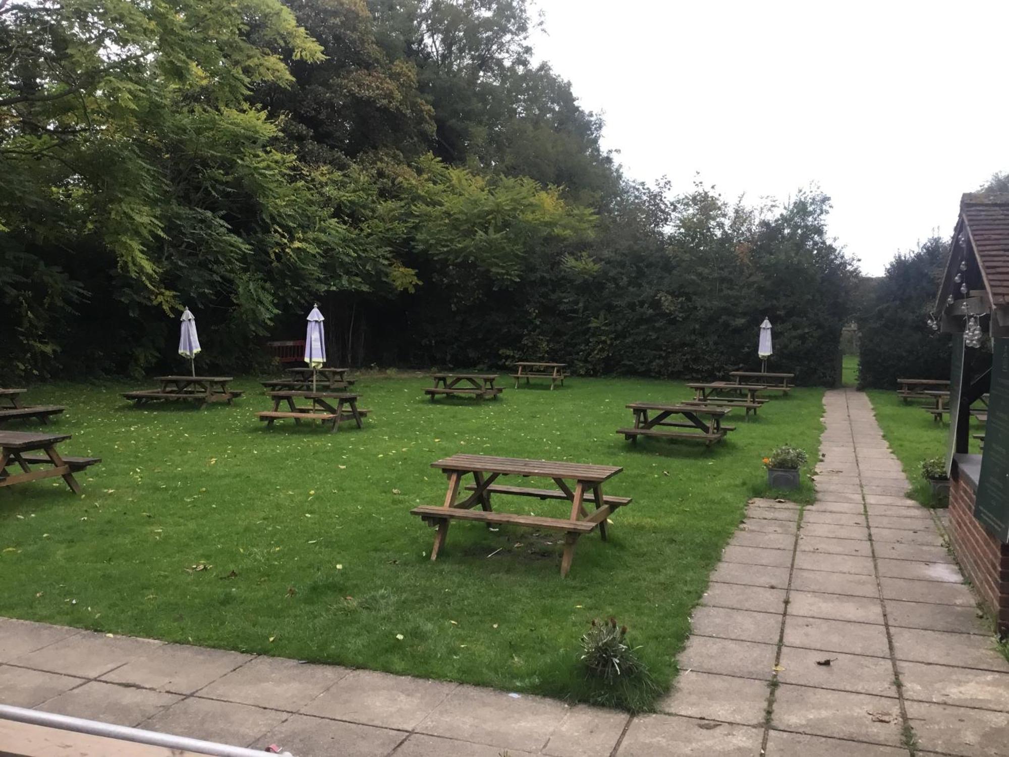 The Flying Horse Inn Boughton Aulph ภายนอก รูปภาพ