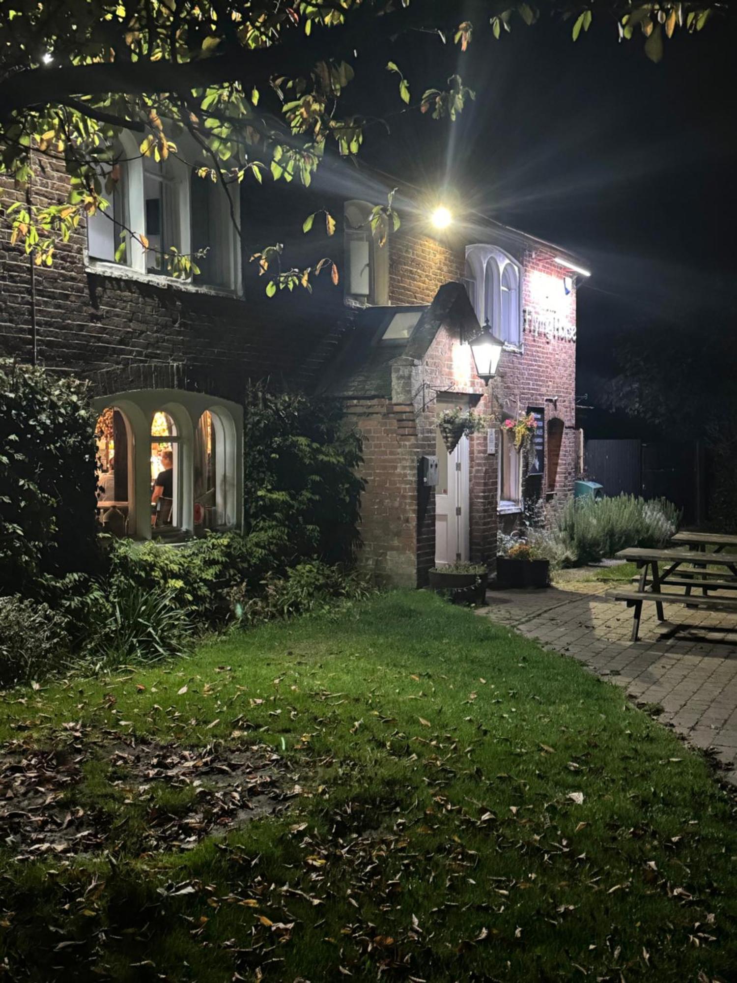 The Flying Horse Inn Boughton Aulph ภายนอก รูปภาพ